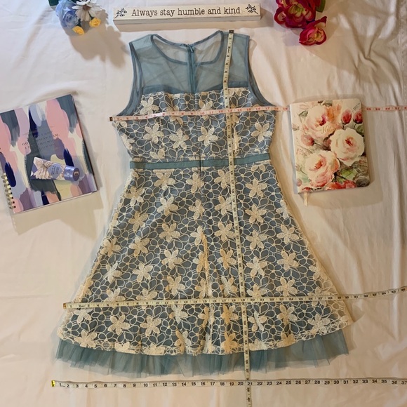 Dress - Picture 7 of 7